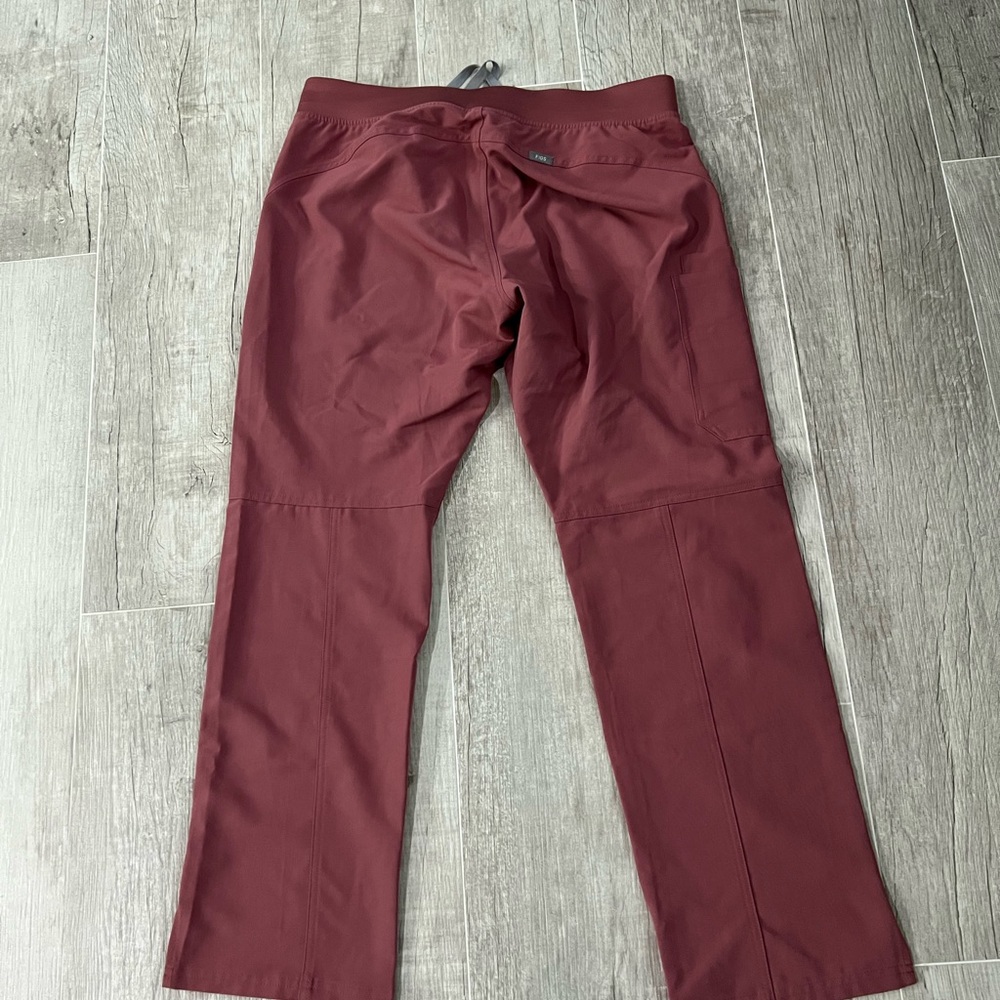 Figs Women’s Kade Cargo Pants. Size L. PO 2654 Mauve.